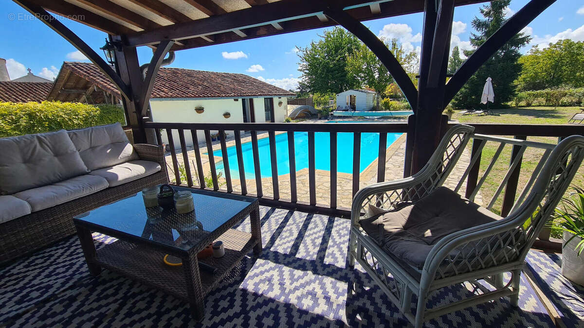 terrasse - Maison à SAINT-ROMAIN