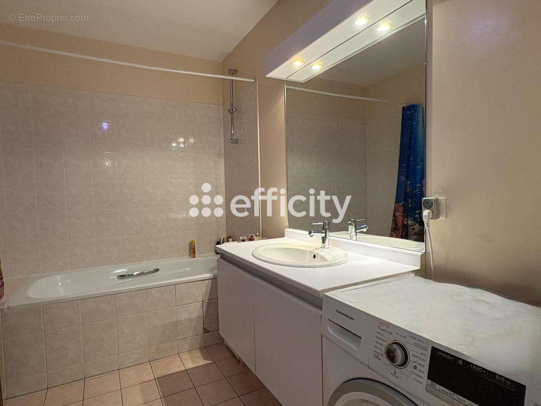 Appartement à COURBEVOIE