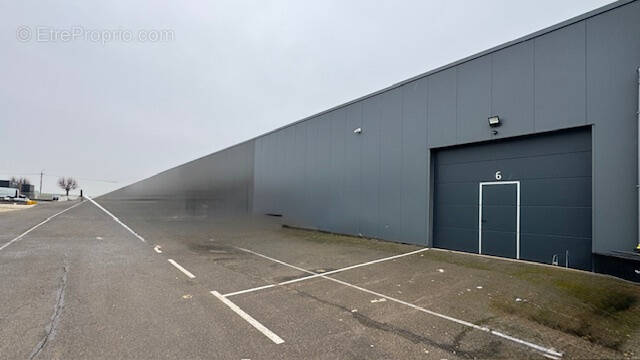 Parking à COSNES-ET-ROMAIN