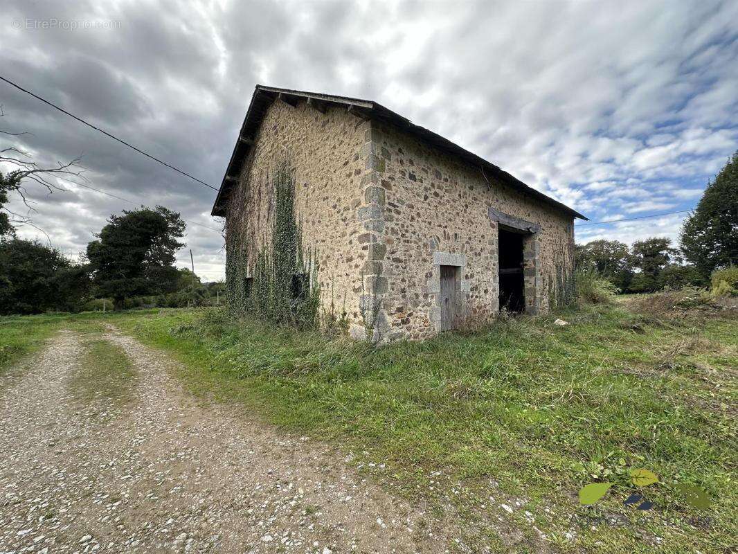 Maison à SAINT-LEONARD-DE-NOBLAT