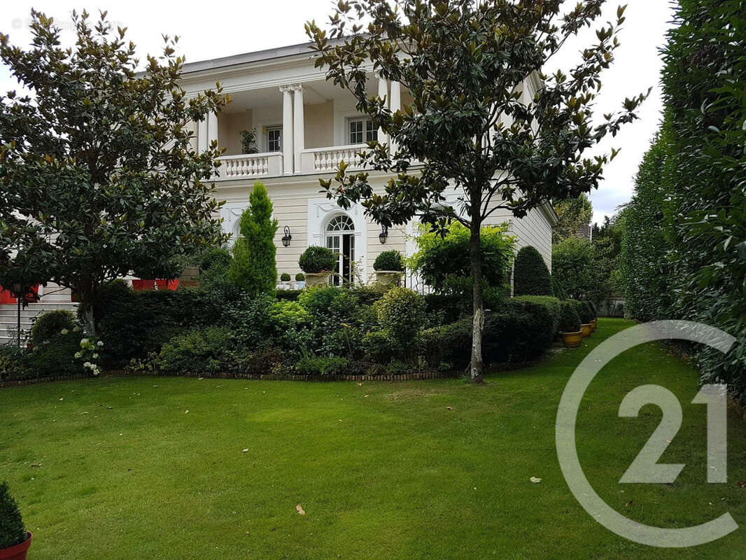 Maison à SAINT-MAUR-DES-FOSSES