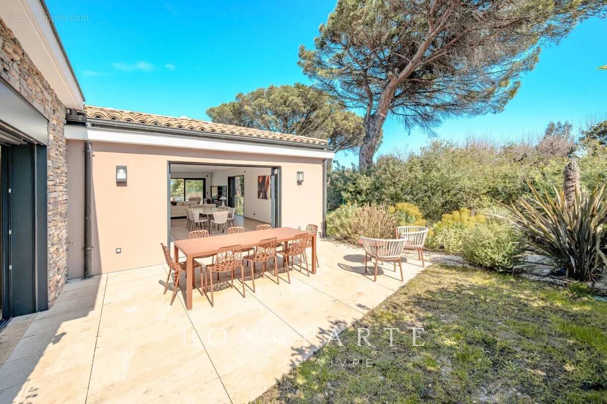 GASSIN - SAINT-TROPEZ Exclusivité : Magnifique villa-appartement en duplex avec très belle vue merUSIVITE : Magnifique "villa ap - photo 24