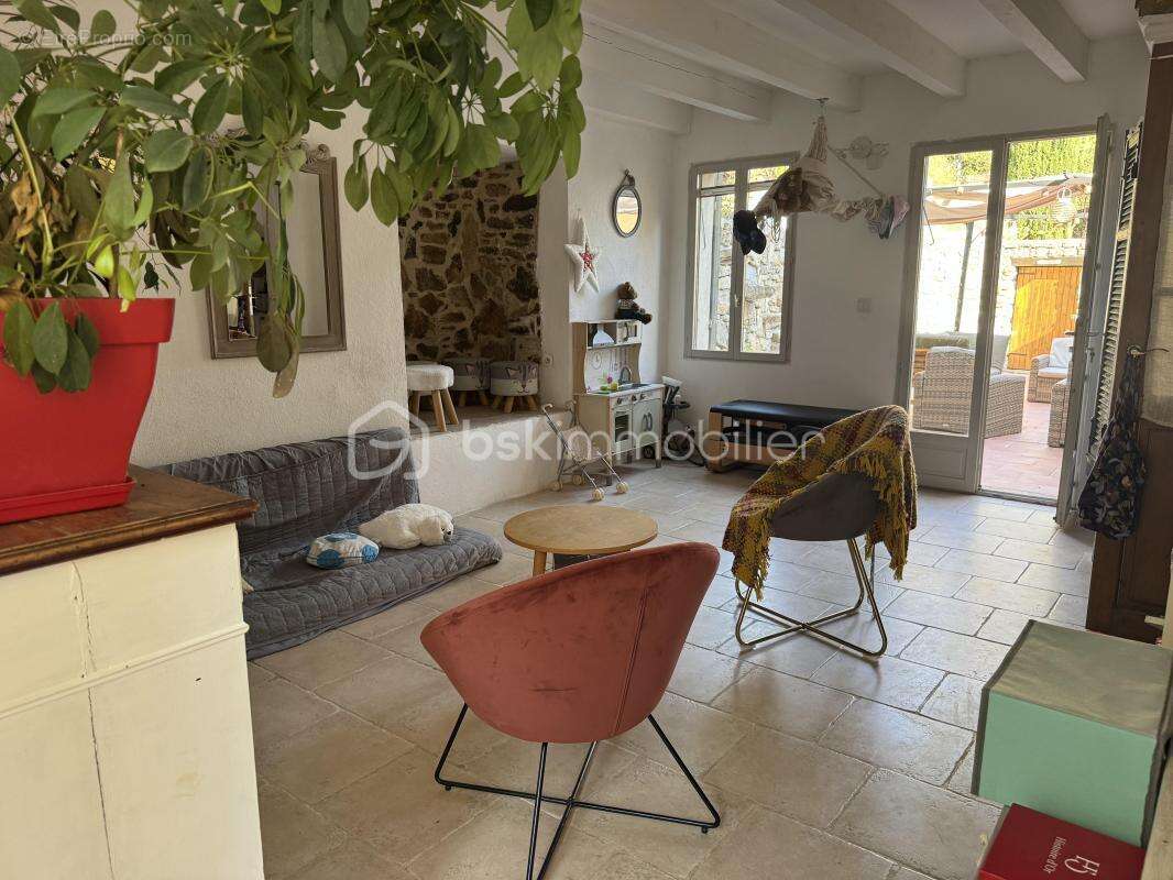 À La Roquebrussanne ( 83136), maison de charme dans un écrin de nature avec panorama exceptionnel, grand terrain et piscine - photo 16