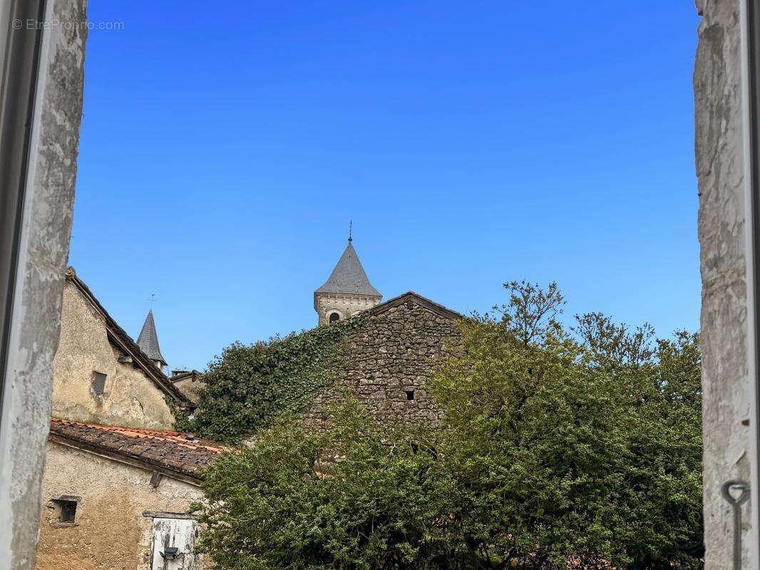 Maison à CHAMPAGNAC-DE-BELAIR