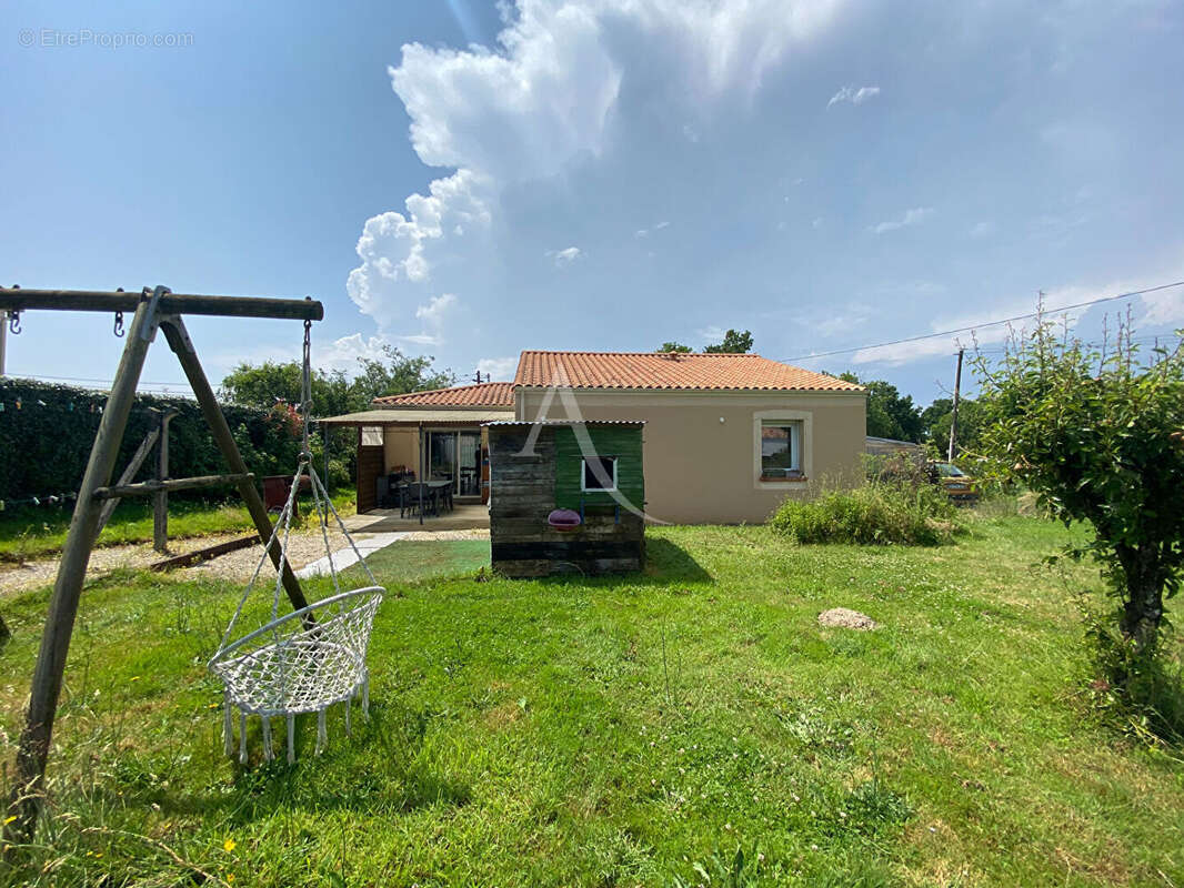 Maison à SAINT-ETIENNE-DE-MER-MORTE