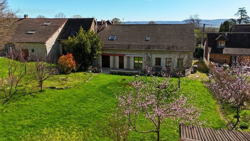 Maison à SAVIGNY-EN-REVERMONT