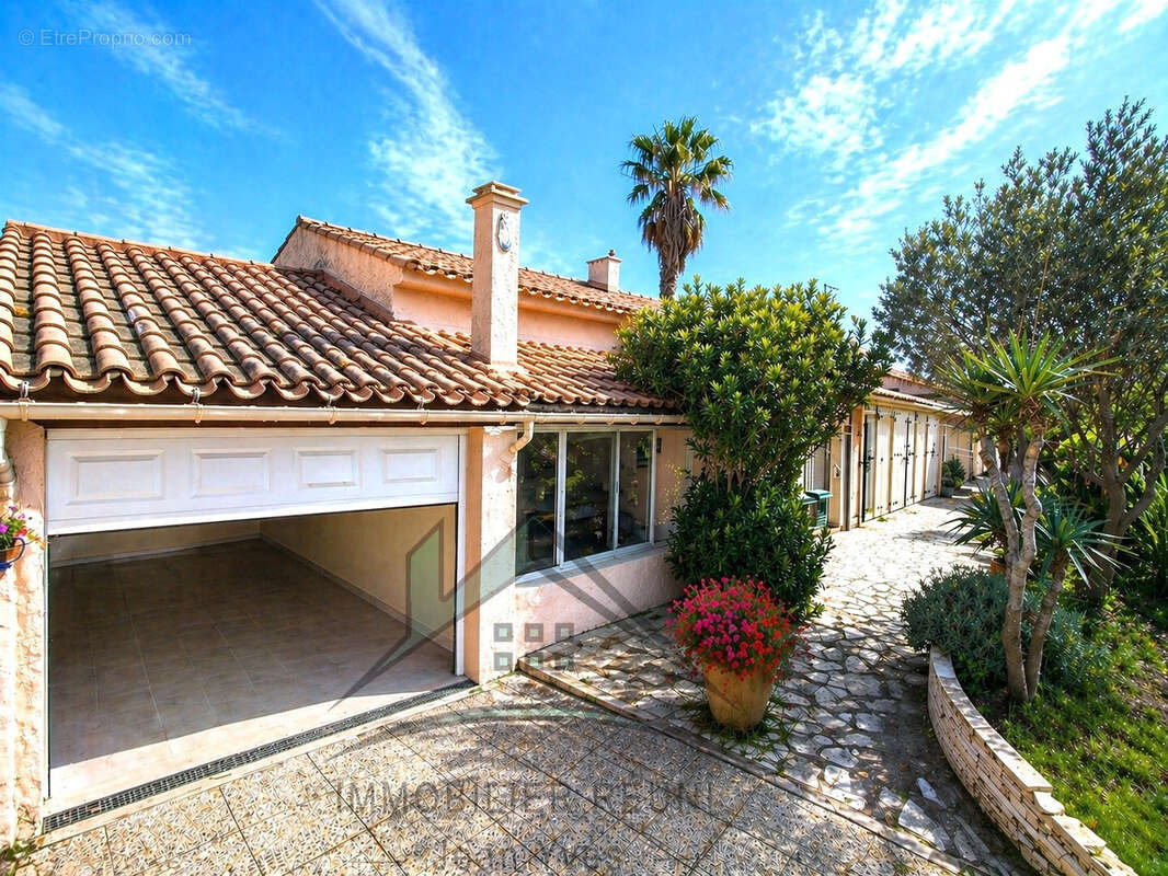 Maison à CHATEAUNEUF-LES-MARTIGUES