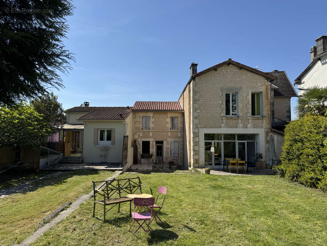 Maison à BARBEZIEUX-SAINT-HILAIRE