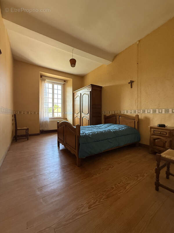 Maison à MONTREUIL-SUR-LOZON