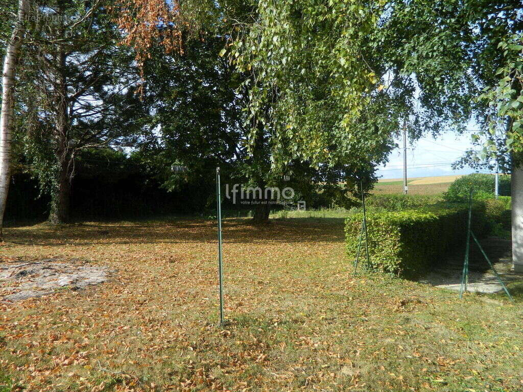 Maison à SAINT-GENGOULPH