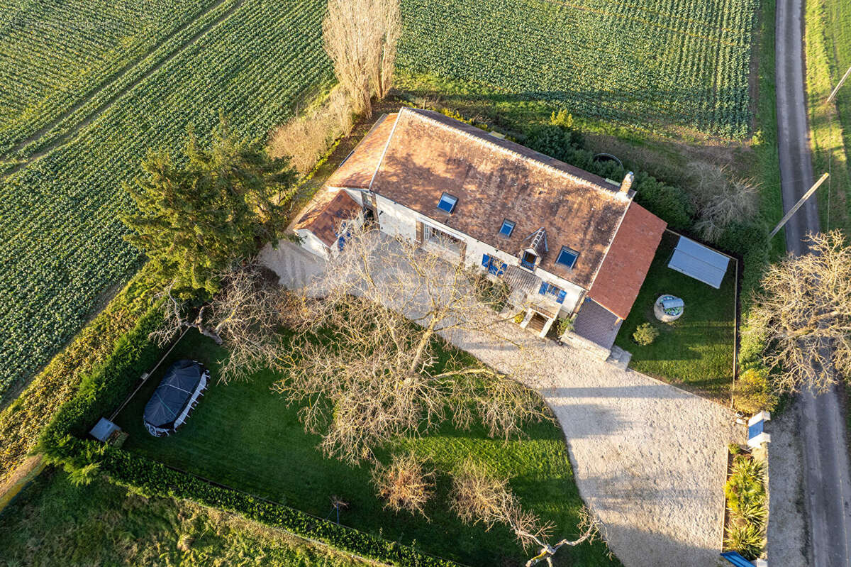 Maison à EGRISELLES-LE-BOCAGE