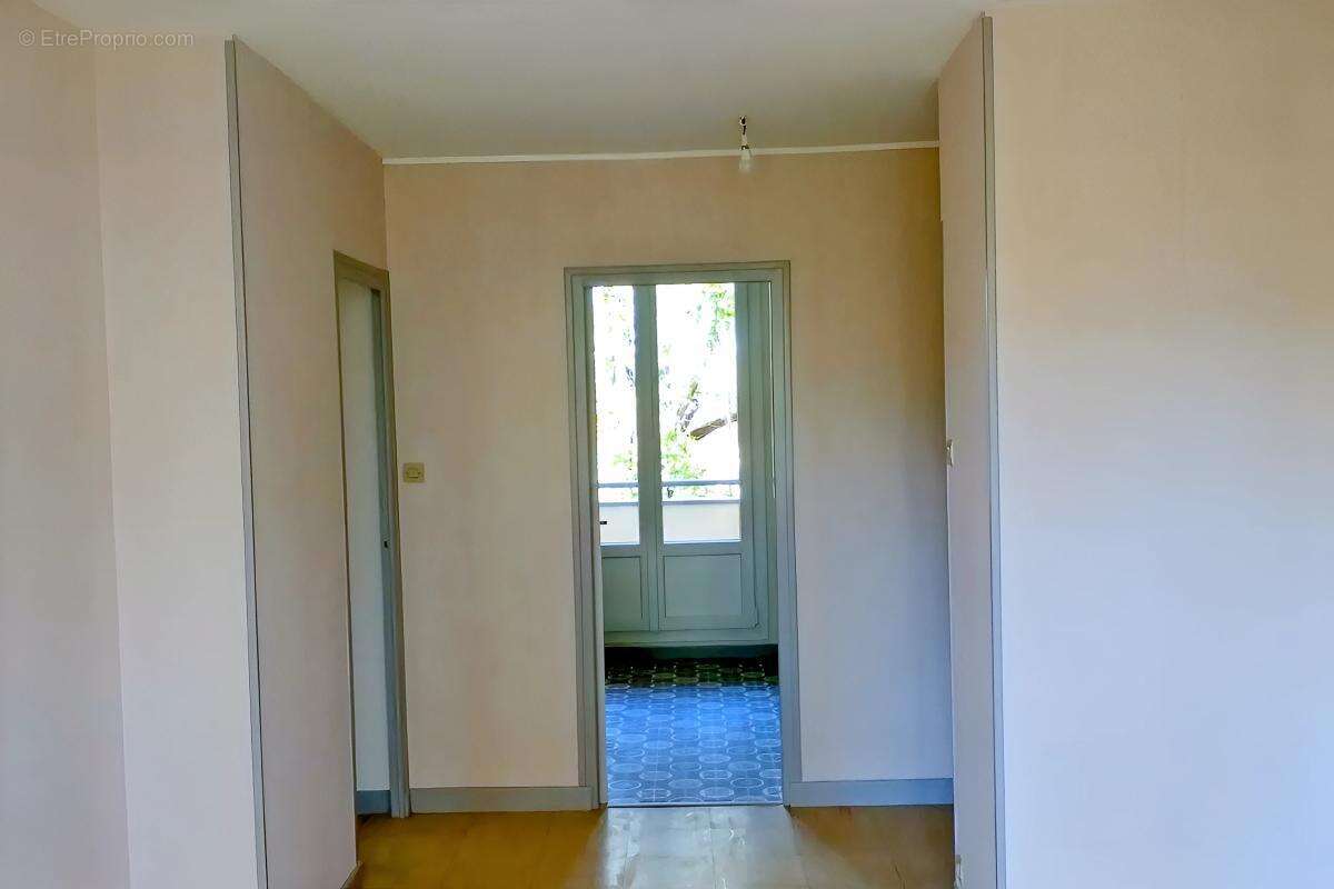 Appartement à DECINES-CHARPIEU