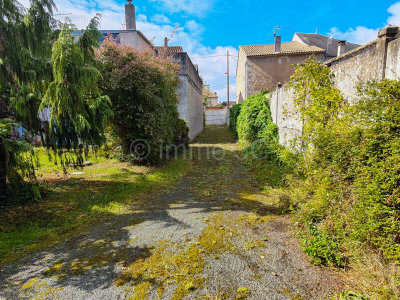 Maison à SAUZE-VAUSSAIS