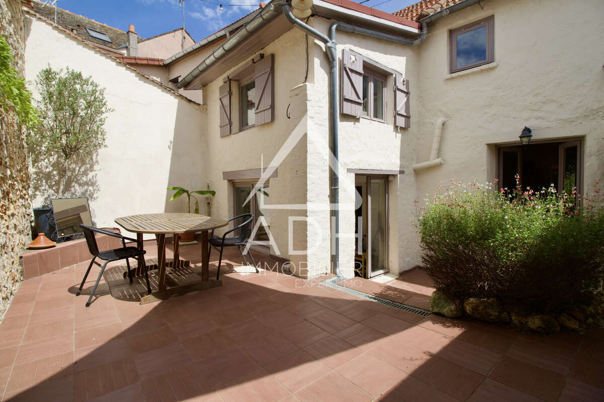Maison à NEAUPHLE-LE-CHATEAU