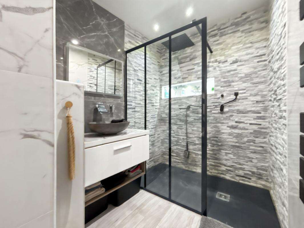 Maison de village rénovée avec grand garage de 100 m² - photo 6