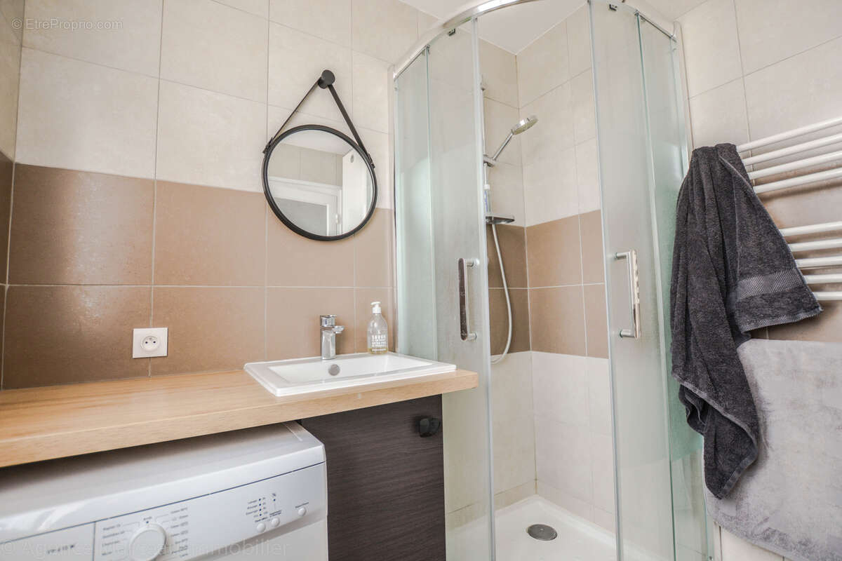 Appartement à COURBEVOIE