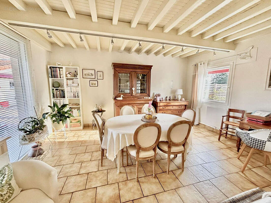 Maison à POUILLY-SOUS-CHARLIEU