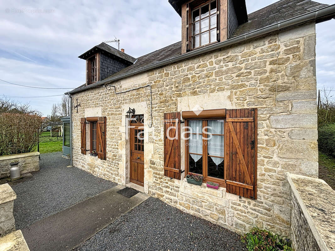 Maison à HOTTOT-LES-BAGUES