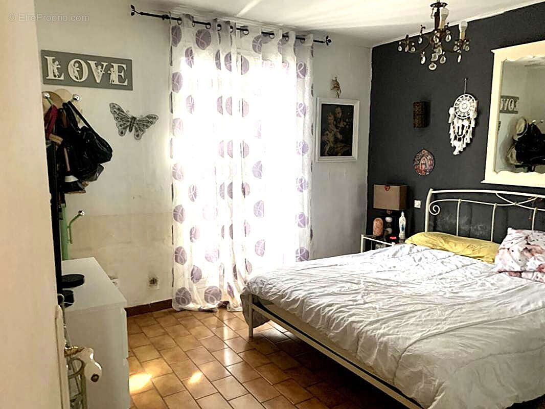 Maison à EYRAGUES