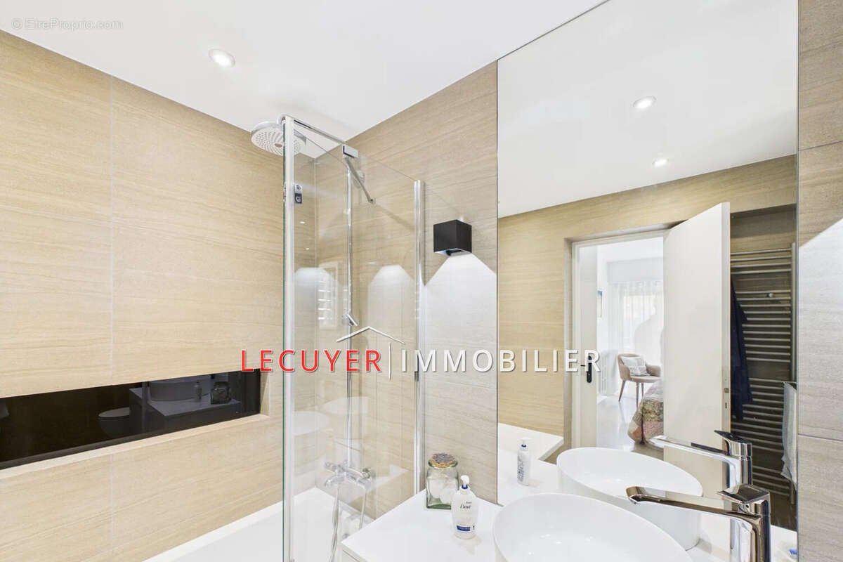Appartement à VALLAURIS