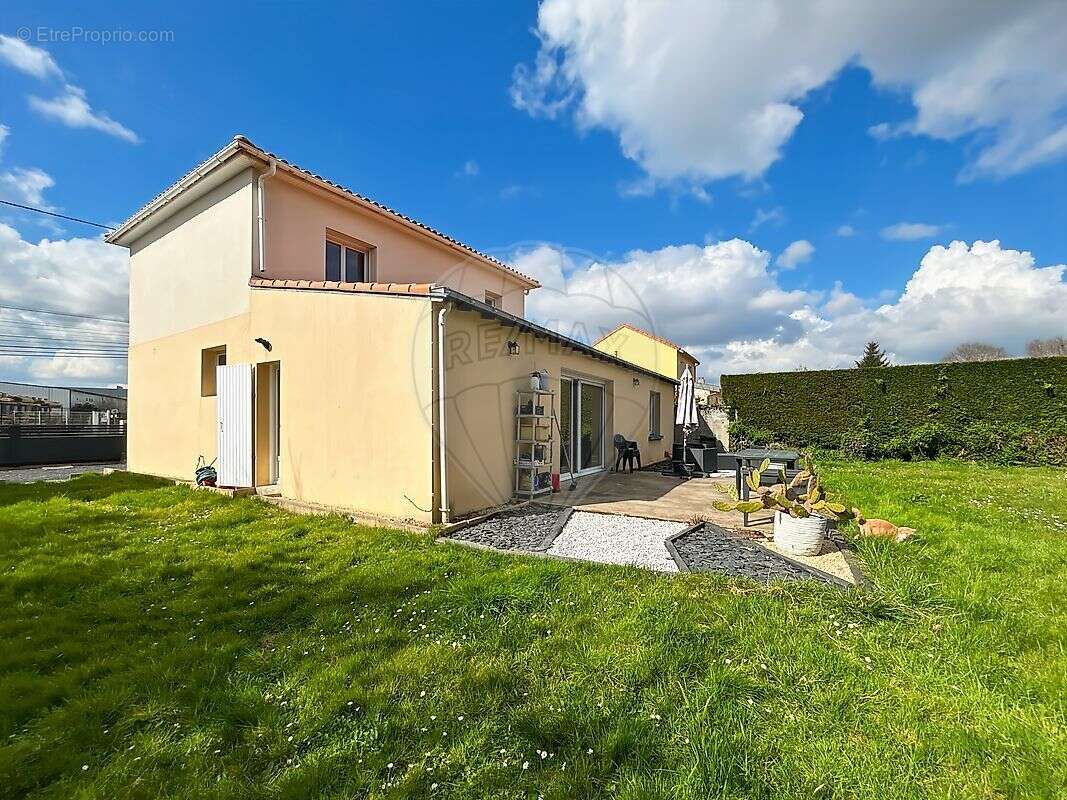 Maison à SAINTE-LUCE-SUR-LOIRE