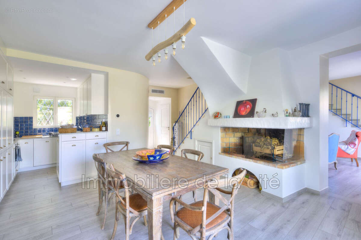 Maison 136 m² à Grimaud  - photo 8