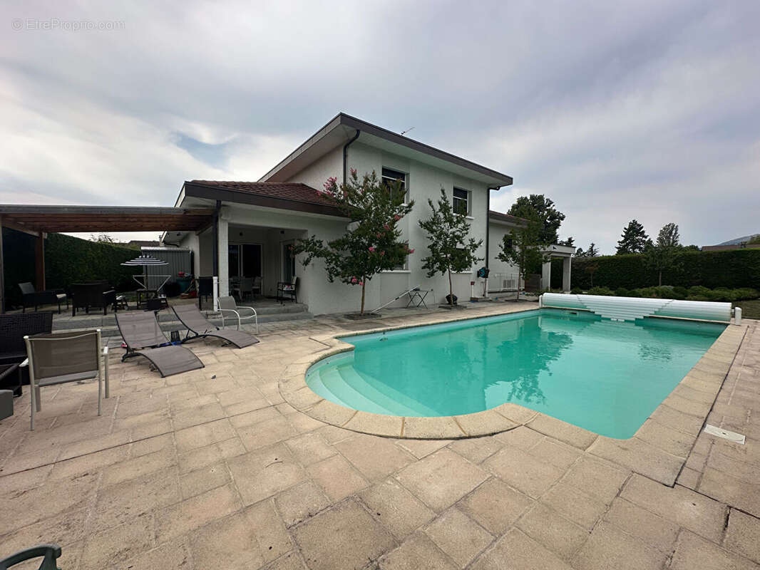À vendre  - Belle maison familiale de 242.19 m²  à Ségny, aux portes de Genève - photo 6