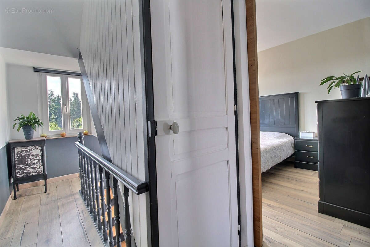 Maison semi-individuelle avec jardin, terrasse et passage latéral   4 chambres - photo 16