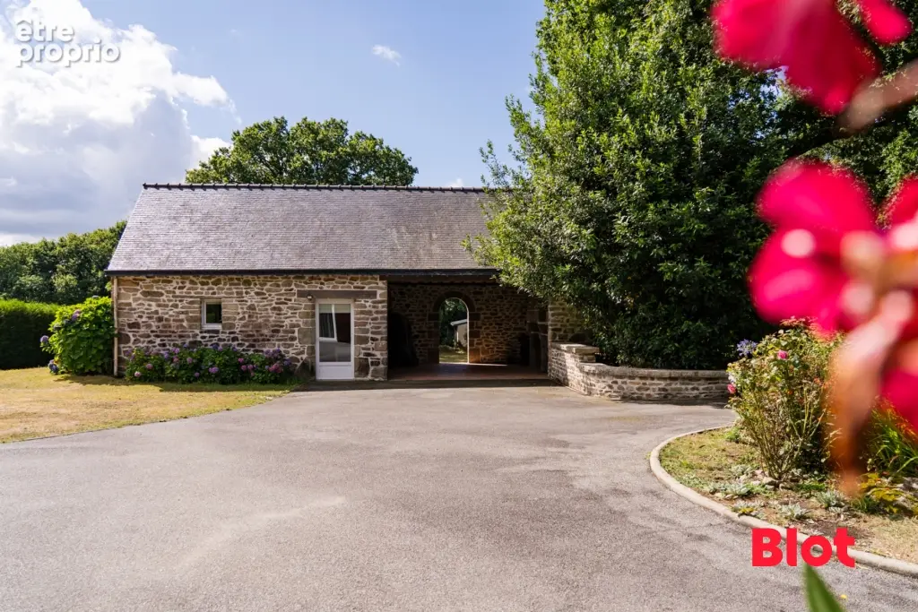 Maison 11 pièces 225 m² à vendre à Pont-Scorff (56620) - photo 2