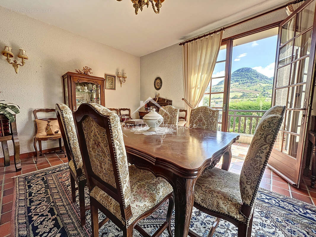 Maison à SAINT-GEORGES-DE-LUZENCON