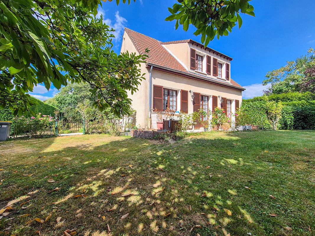 Maison à SIVRY-COURTRY