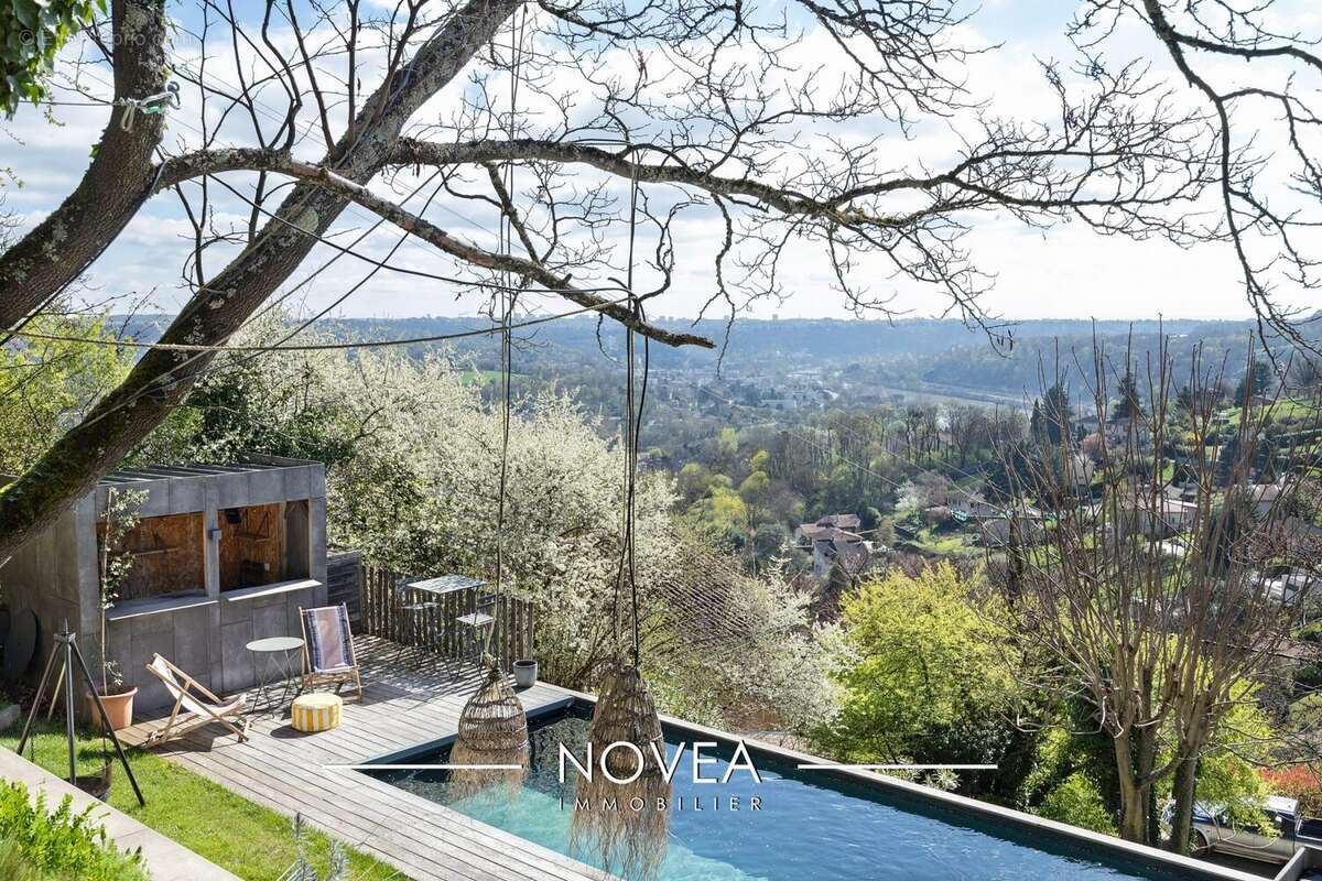 Maison à COUZON-AU-MONT-D'OR