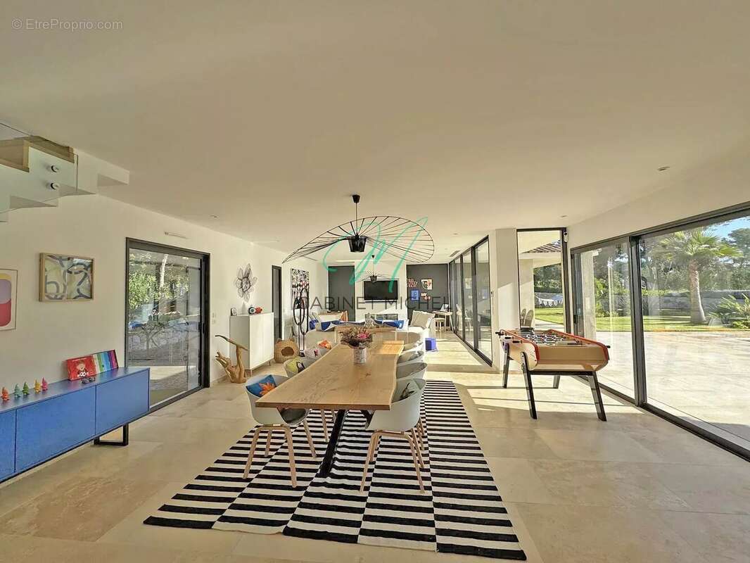 Maison à ROQUEFORT-LES-PINS