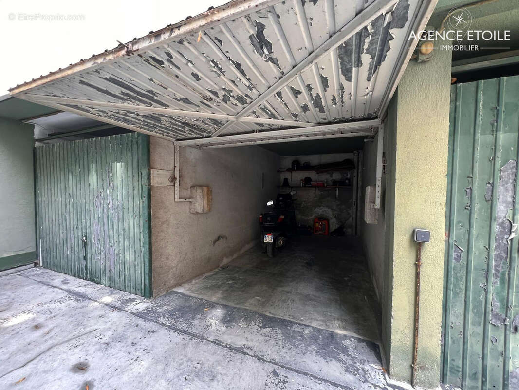 Parking à MARSEILLE-8E