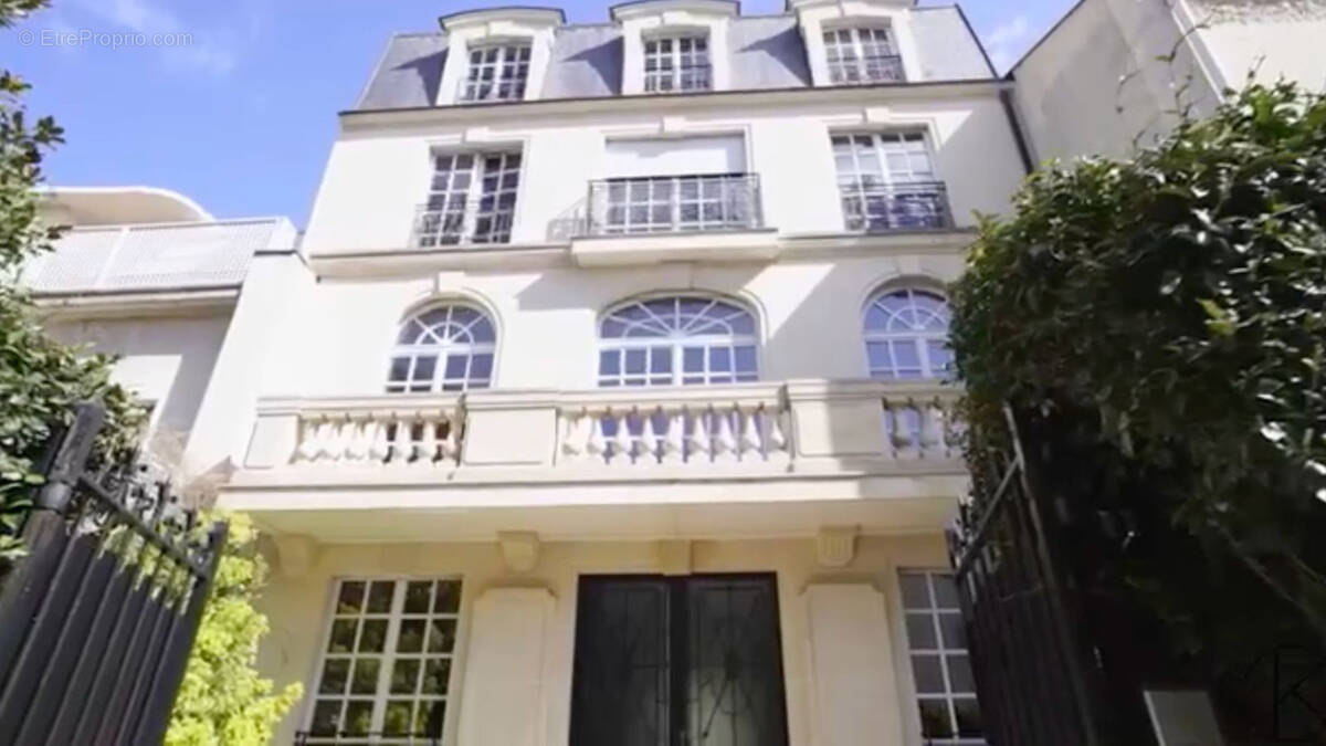 Appartement à NEUILLY-SUR-SEINE