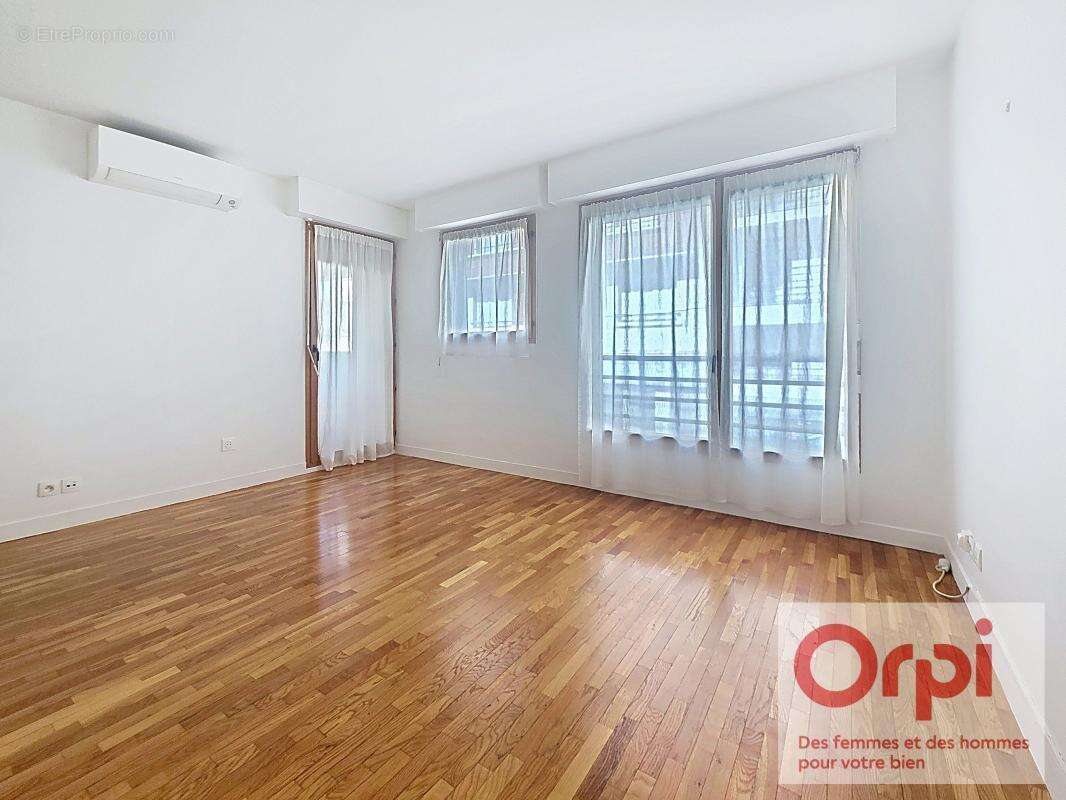 Appartement à ISSY-LES-MOULINEAUX
