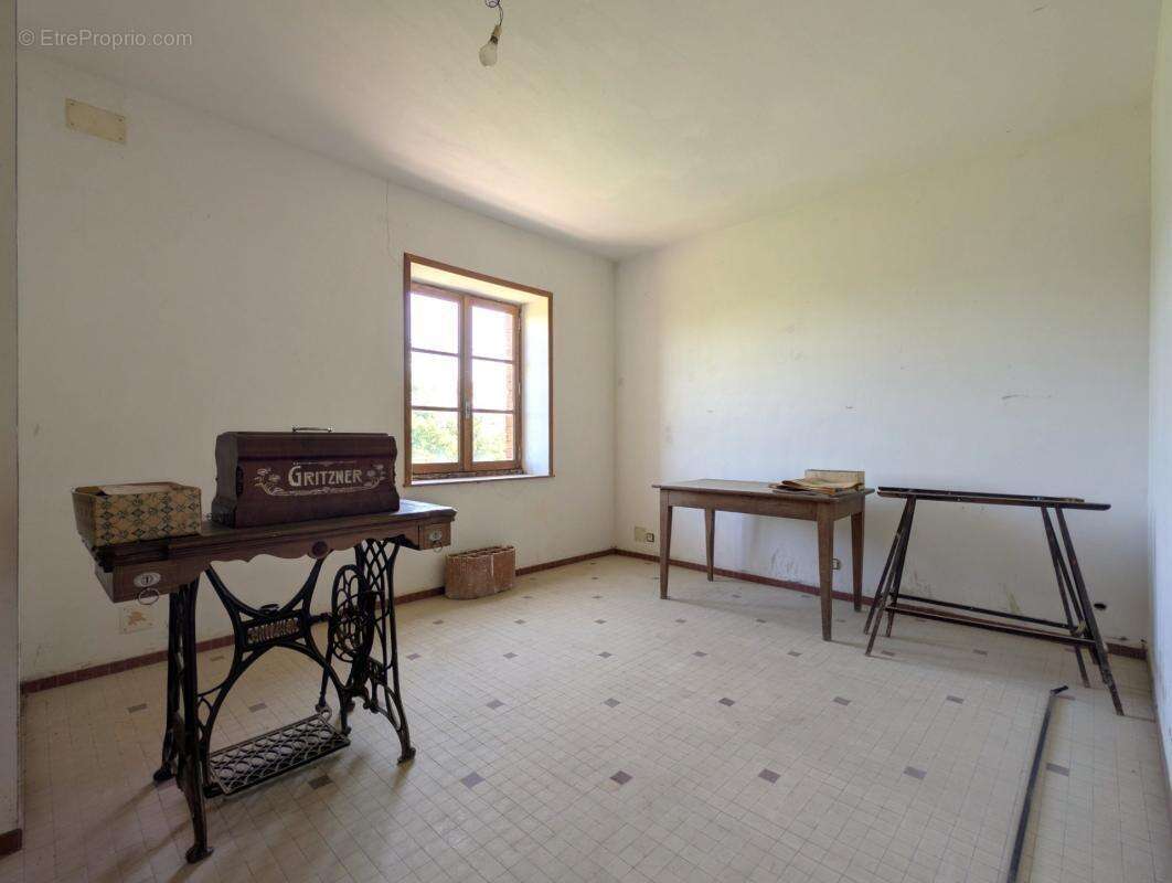 Maison 306 m² - 3 logements + 3 garages - Chassigny-sous-Dun (71) - photo 4