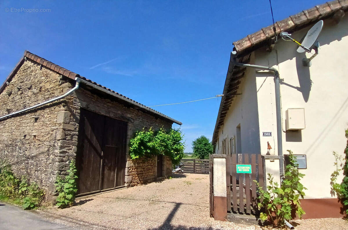 The barn - Maison à SAINT-SAUD-LACOUSSIERE