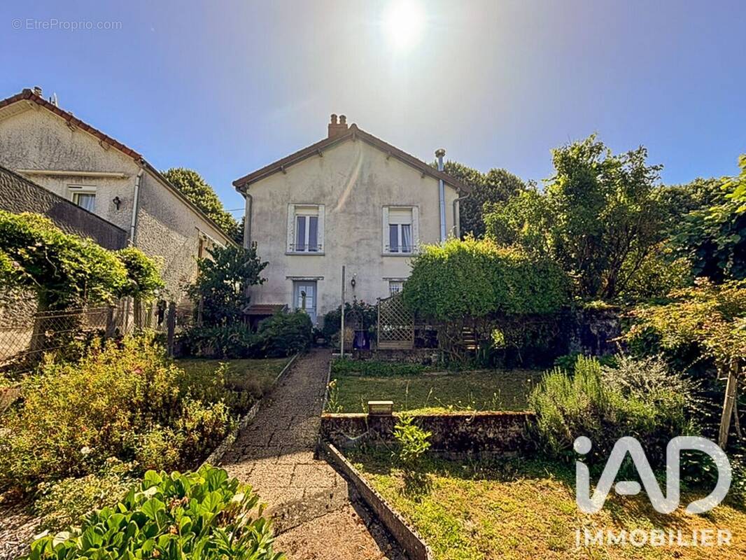 Photo 1 - Maison à SAINT-LEONARD-DE-NOBLAT