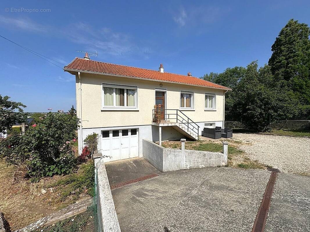   - Maison à THOUARS