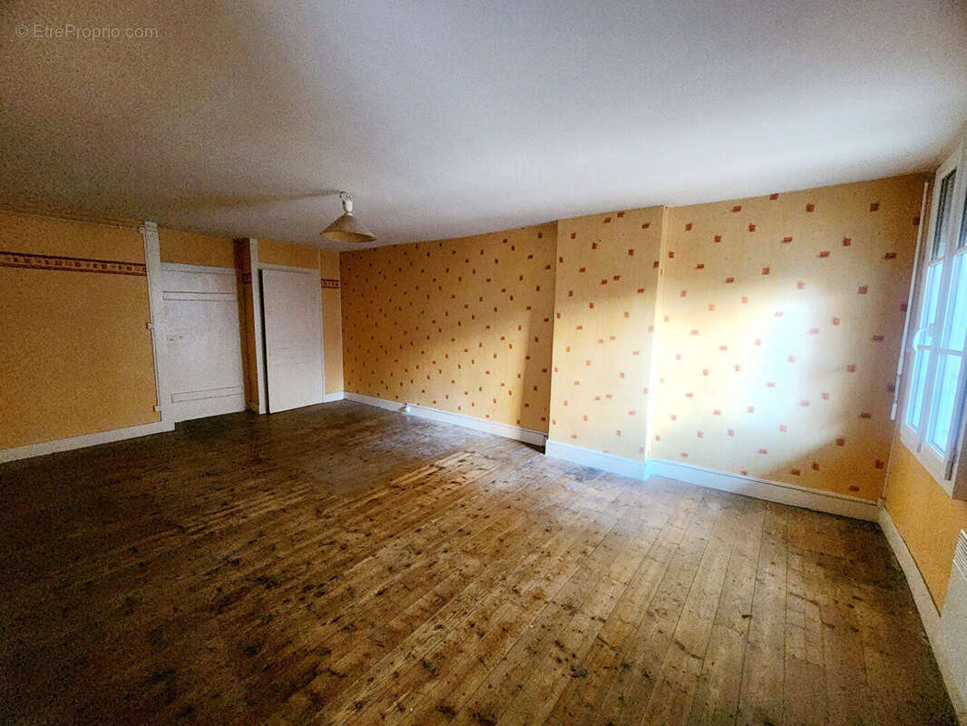 Appartement à POLIGNY