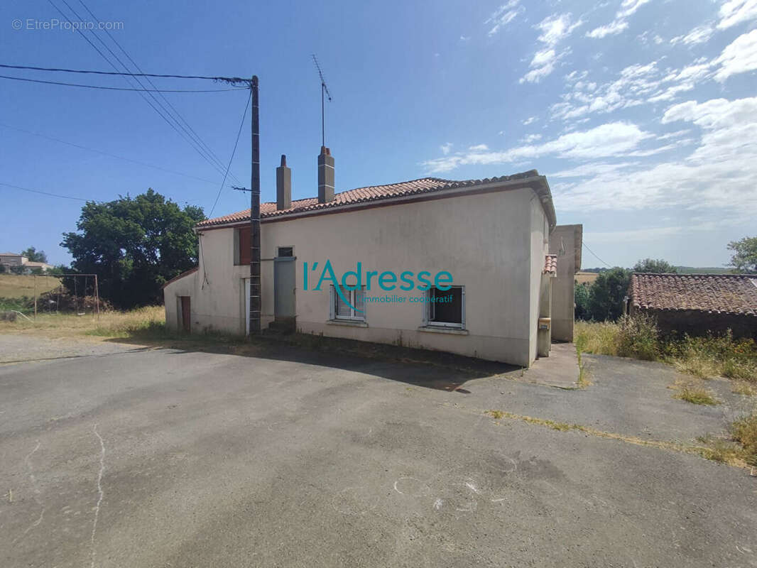 Maison à MONTREVAULT