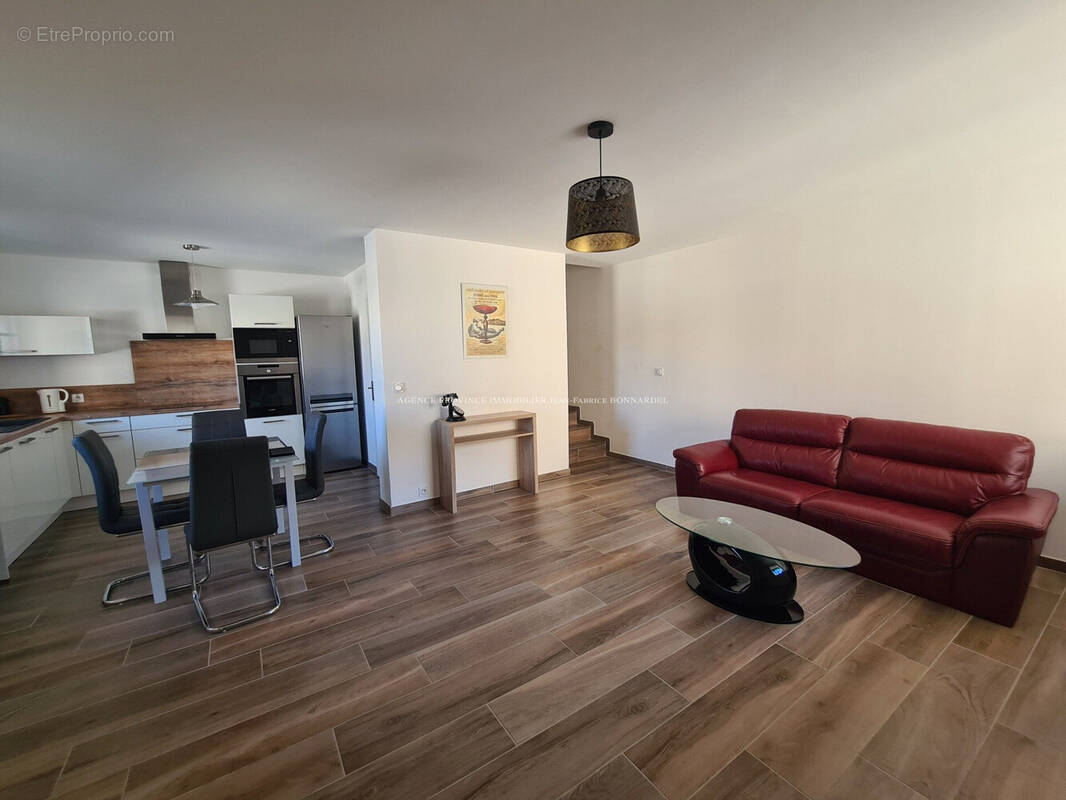 Maison 61 m² à Saint-Restitut  - photo 4