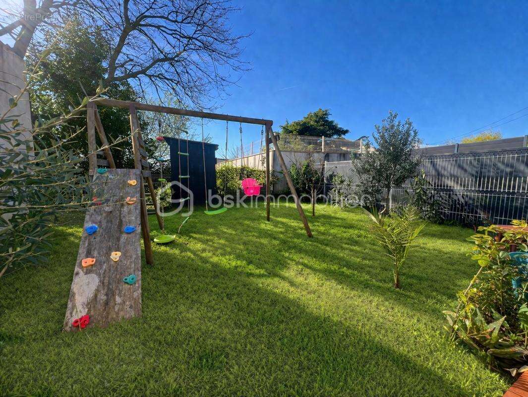 Maison à SAINT-HILAIRE-DE-BRETHMAS