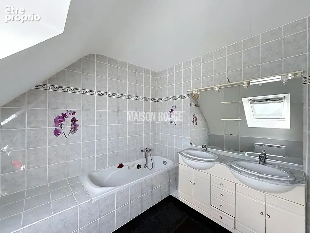 Maison familiale avec beaux espaces et jardin arboré située à PLERGUER - photo 6