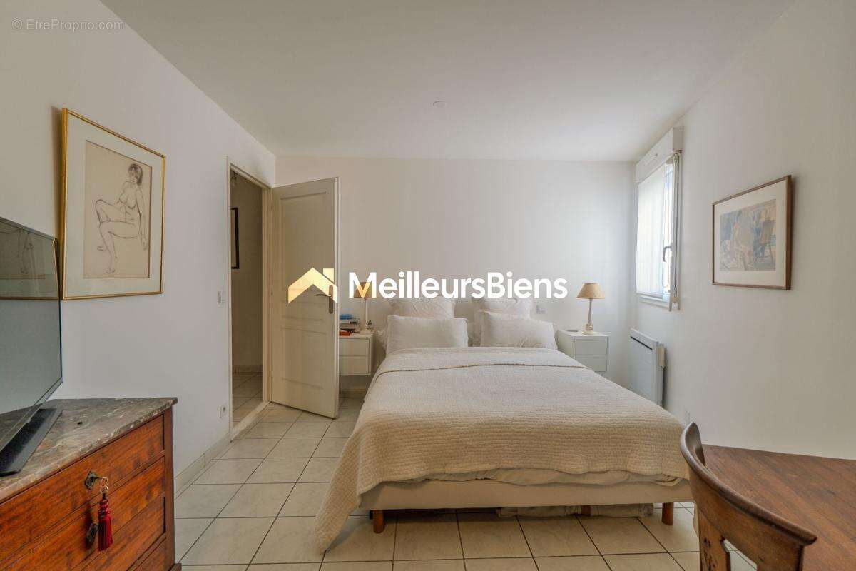 Sète, centre appartement 2 chambres de 96,85 m² avec vue sur quai ! - photo 7