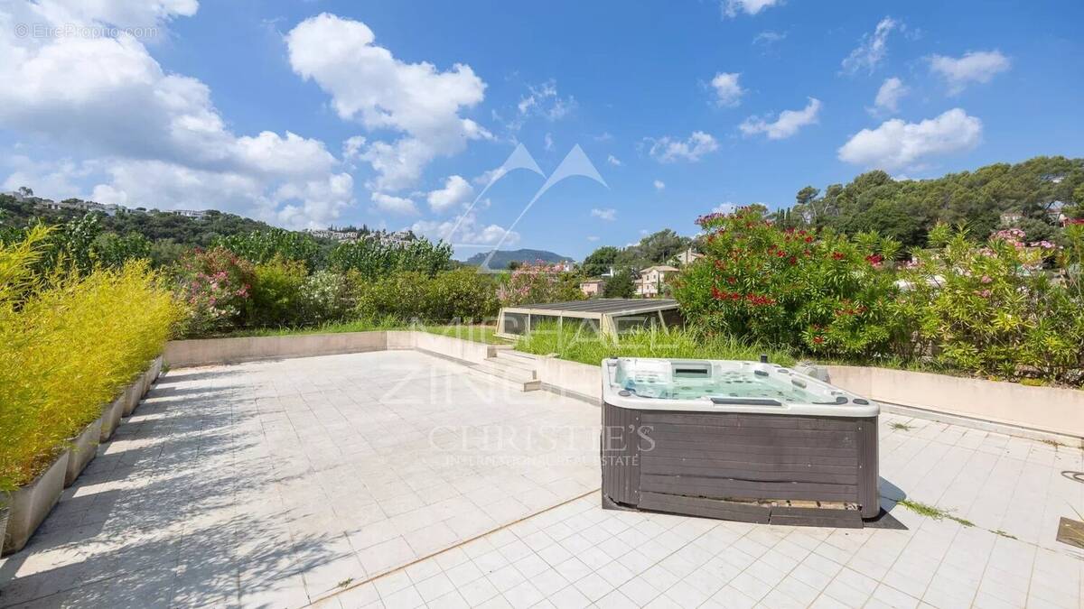 Appartement à MANDELIEU-LA-NAPOULE