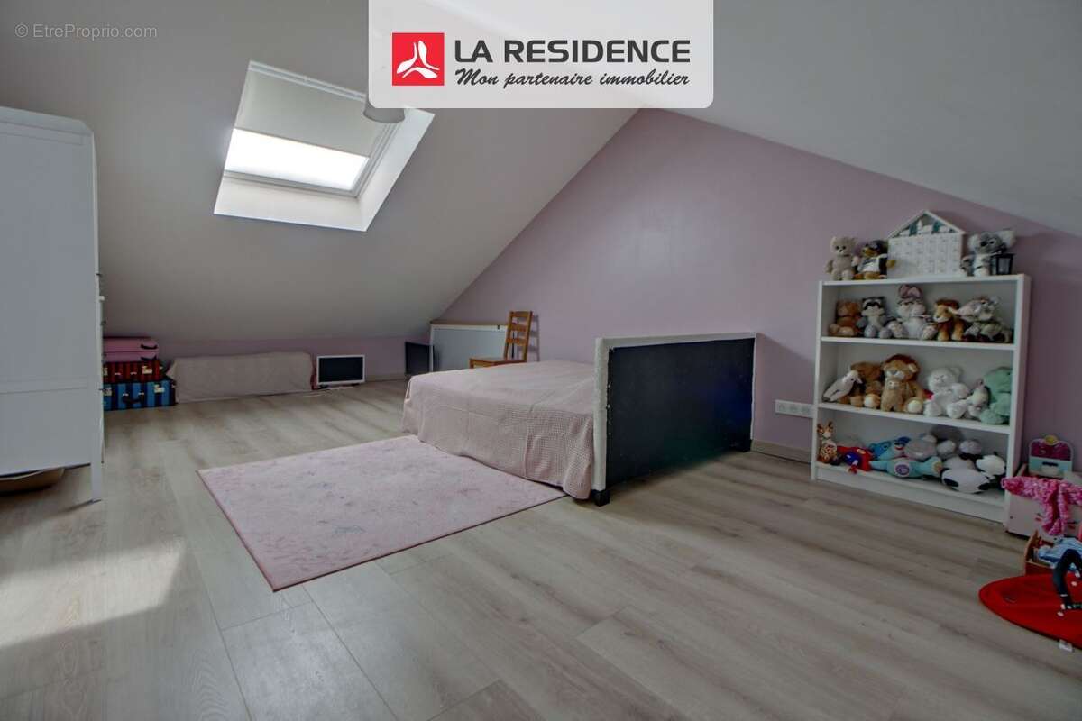 Maison 96 m² à Les Clayes-Sous-Bois  - photo 9