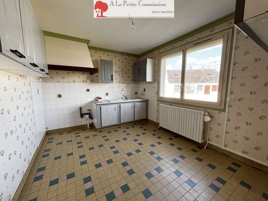 Maison à BERCHERES-LES-PIERRES