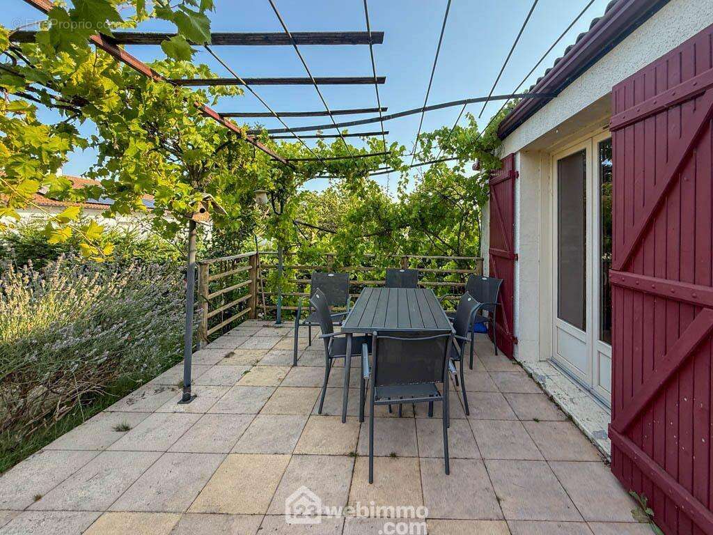 et son accès de plain-pied à la terrasse et au jardin ! - Maison à SAINT-MESMIN